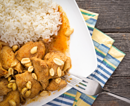Blancs de poulet au cacahuètes grillées