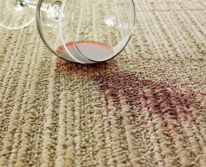 Ces astuces de grands-mères contre les tâches de boisson