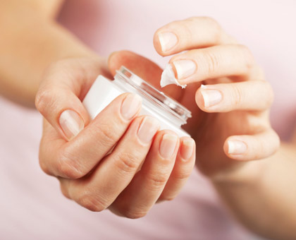 Soins naturels pour les mains meurtries par le froid