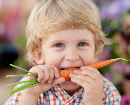 Comment faire manger des fruits et légumes aux enfants ?