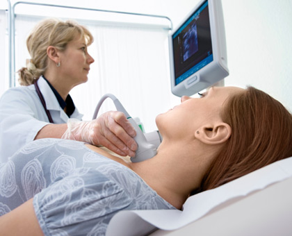Examens de la thyroïde : échographie, scintigraphie et biopsie