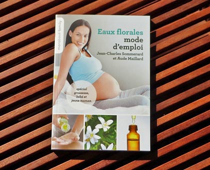 Eaux florales et hydrolats, parfaits pour la future maman et pour son bébé