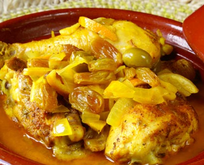 Tajine de poulet au citron confit et aux olives