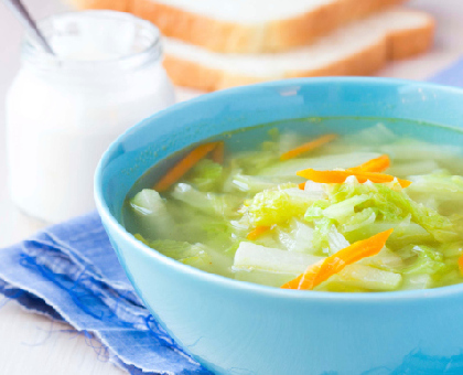 Soupe vivifiante au chou