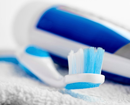 Une brosse à dents et un dentifrice adaptés à chaque problème dentaire !