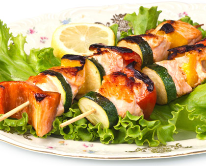 Brochettes de saumon aux légumes d’été