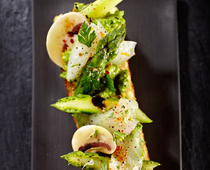 Carpaccio de dorade tout en vert et fruité