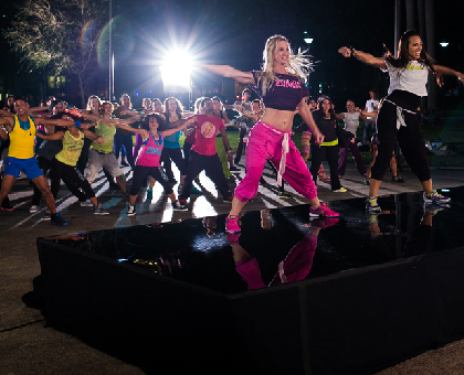 Des cours de Zumba® gratuits et en plein air à Paris cet été