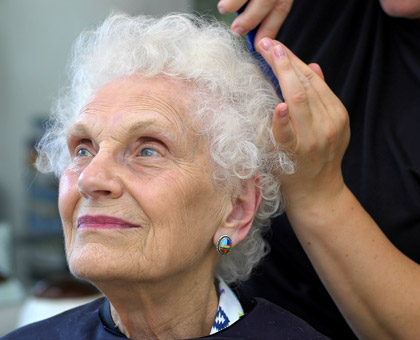 La socio-coiffure, une approche intelligente au service des personnes fragiles