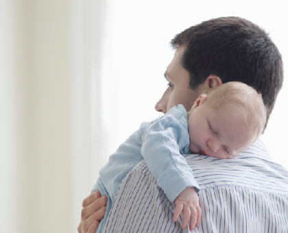 Il faut faire des économies : le congé parental va-t-il en payer les frais ?