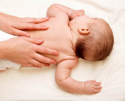 La première Semaine du Massage Parent-Bébé pour apprendre à masser votre bébé