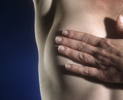 Dépistage du cancer du sein : comment réaliser les gestes d’autopalpation