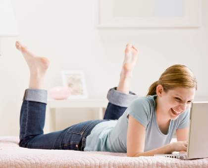 Mon ado se couche trop tard… Que faire ?