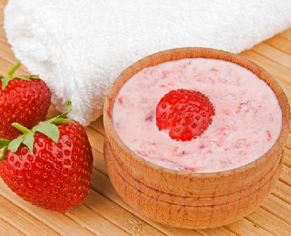 Peau grasse : masque maison gourmand à la fraise