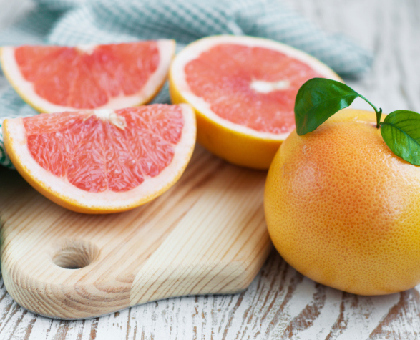 Vrai ou faux : Le pamplemousse est contre-indiqué avec certains médicaments ?