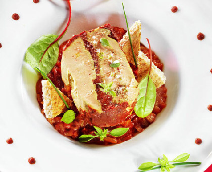 Terrine de foie gras de canard marbré au concentré de tomates, et chutney de tomates concassées