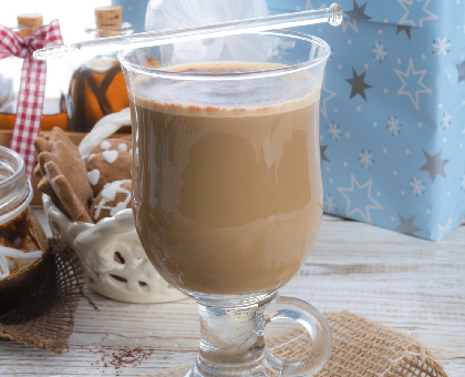 Café au rhum et à la cannelle