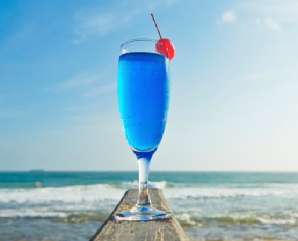 Cocktail champagne et curaçao