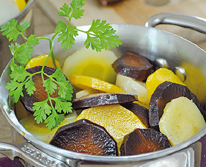 Cocotte de légumes anciens glacés au miel et cailles rôties