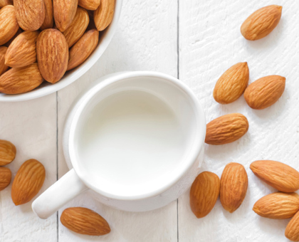 Par quoi remplacer le lait de vache au petit-déjeuner ?