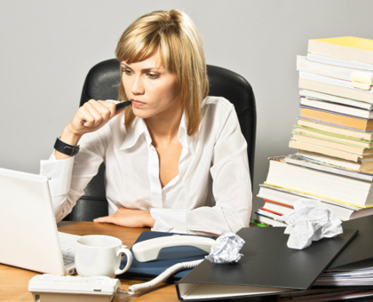 Débordée au travail, comment gérer son temps ?