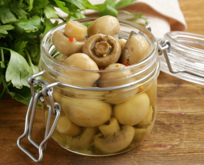 Champignons  de Paris marinés