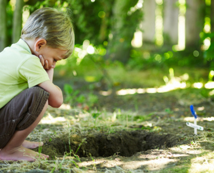 Votre animal domestique est mort : comment gérer la tristesse de votre enfant ?