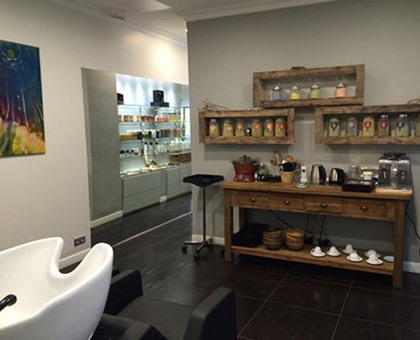Deux Nouveaux Salons De Coiffure Bio Engages Dans Le Developpement Durable Clic Bien Etre