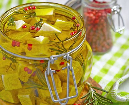 Feta marinée au romarin