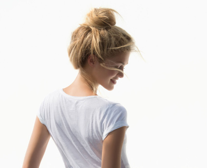 Coiffure : 15 façons chics de s'attacher les cheveux cet été