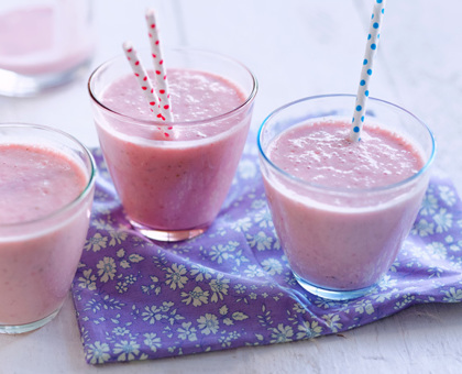 Smoothie banane, fraise et menthe