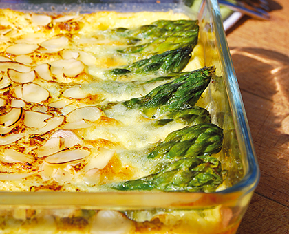 Clafoutis salé aux asperges vertes amandes et parmesan