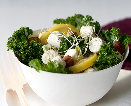 Salade de kale aux billes de fromage