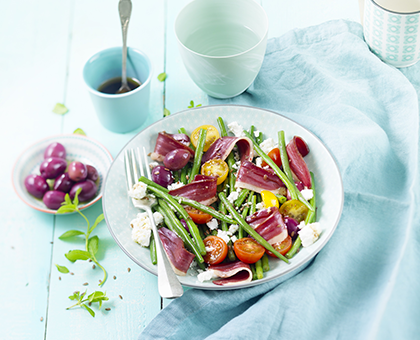 Salade de haricots verts, feta et magret de canard fumé au bois de hêtre montfort