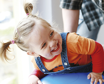 Des activités ludiques pour aider l'enfant à s'éveiller et à se développer