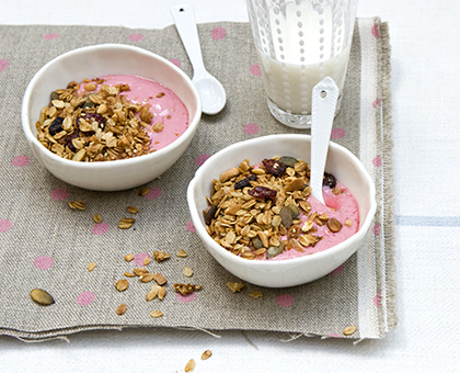 Granola au lassi framboises vanillées et fraises