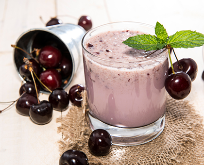 Smoothie cerise, crème de coco et sucre muscovado