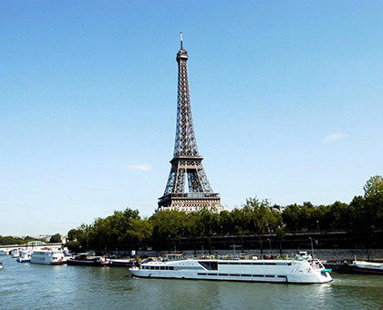 Des suites balnéo pour une croisière des plus romantiques sur la Seine