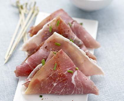 Jambon cru Aoste en samoussa de gambas et piment d'Espelette
