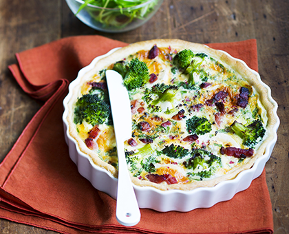 Quiche au brocoli, chèvre et lardons fumés