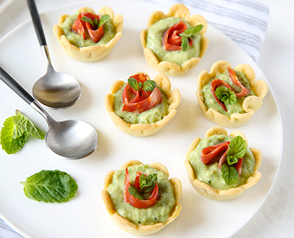Tartelettes aux rubans de chorizo Aoste, crème de petits pois et ricotta