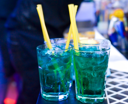 Un tatouage qui s’éclaire en bleu quand on a trop bu