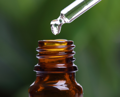 Testez vos connaissances : quelle huile essentielle permet de lutter contre le mal de gorge ?