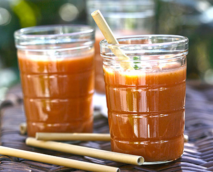 Gaspacho sucré aux fruits d’été et à la tomate