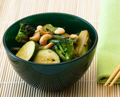 Wok végétal aux noix de cajou et graines de tournesol