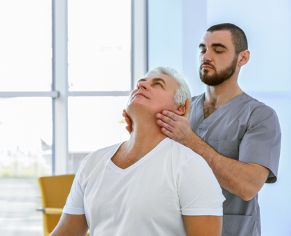 La chiropraxie pour les seniors : vieillir en bonne santé