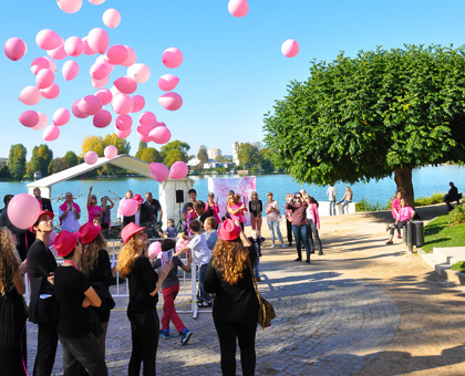 Le Ruban de l’Espoir : un formidable mouvement de solidarité pour la lutte contre le cancer du sein