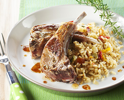 Riz à poêler légumes du soleil et parmesan - Côtes d\'agneau au romarin