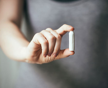 Du désherbant dans nos protections intimes : une bonne raison de passer au naturel !