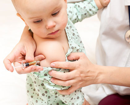 Faut-il lever ou maintenir l’obligation de certains vaccins ?